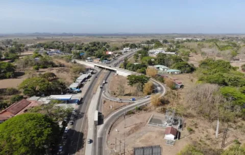 Más de 34,000 vehículos se movilizaron hacia el interior  