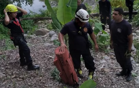 Muere joven tras lanzarse de precipicio a río en Bugaba