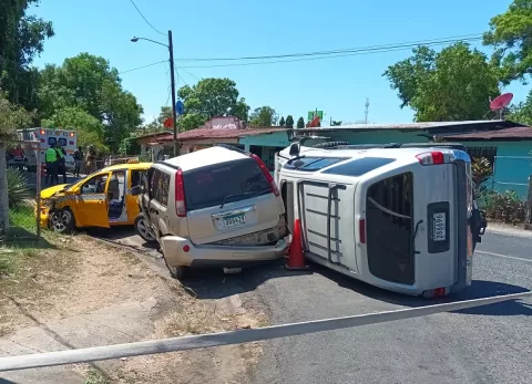 Mujer fallece en triple accidente ocurrido en Santiago 