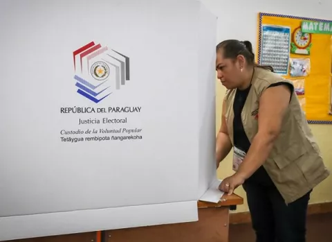Paraguayos acuden a las urnas a elegir un nuevo presidente
