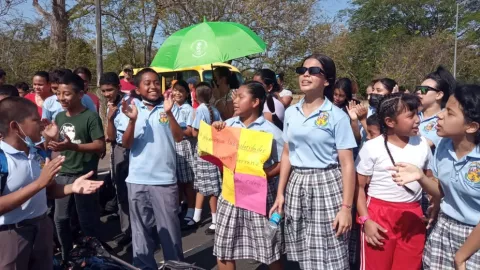 Salen a protestar en las calles del distrito de Santa María