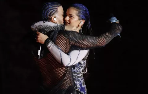 Concierto: Rosalía derrocha emoción junto a Rauw Alejandro