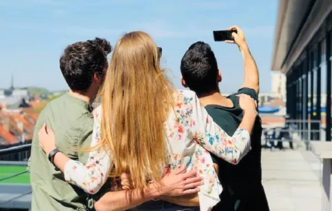 ¿Qué dice la ciencia de la adicción a tomarse selfies?