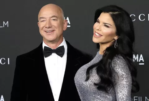 Fundador de Amazon se compromete con su novia mexicana
