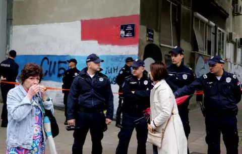 Ataque con arma en escuela de Belgrado dejó varios muertos