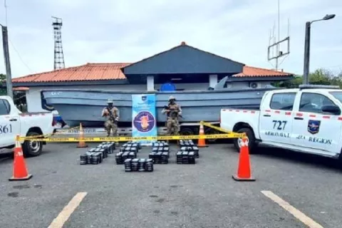 Incautan 500 paquetes de droga en Punta Mala, y caen tres