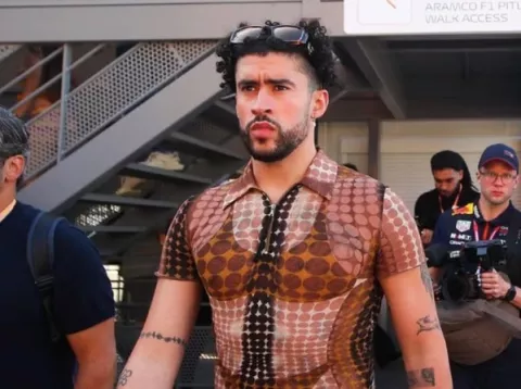 Bad Bunny: Revuelo por el vestuario que usó en Fórmula 1