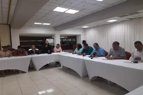 Reabren vía a Bambito al iniciar diálogo con damnificados
