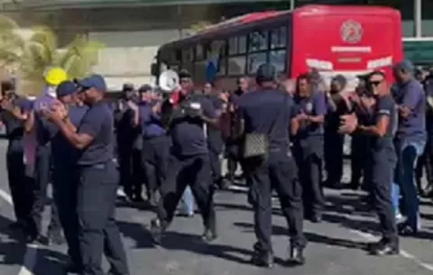 Por segundo día consecutivo, los bomberos salen a protestar