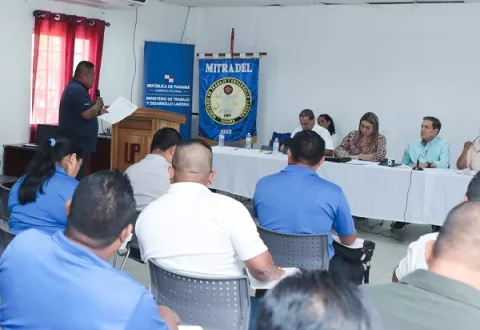 Ejecutivo detiene bonificación a trabajadores bananeros