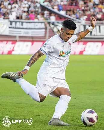 Tauro ante Sporting en partido electrizante