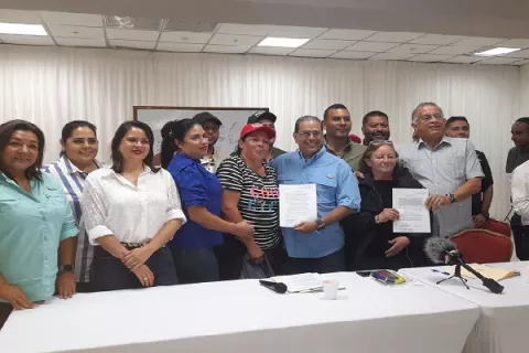 Logran acuerdo con grupo de damnificados por huracanes 