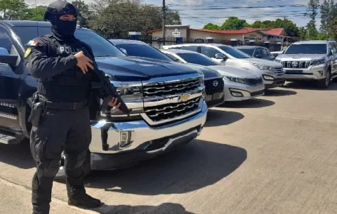 Se entregan chiricanos buscados por blanqueo de capitales
