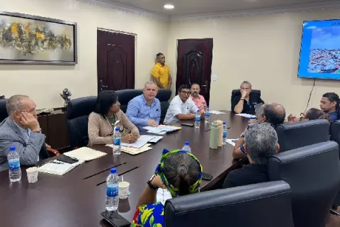 Buscan soluciones para el problema del vertedero en Colón