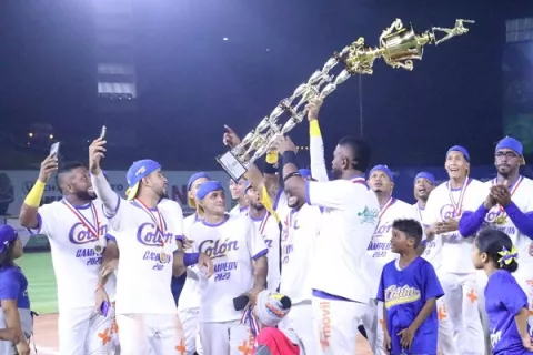 Colón es campeón del béisbol mayor