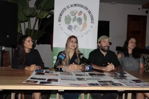Venta de 'comida prohibida' en las escuelas no cesa