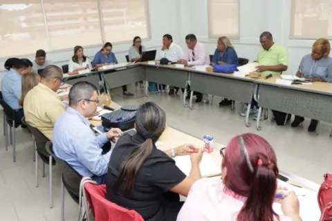 Tras amenazas de huelga, Meduca anuncia pago a docentes
