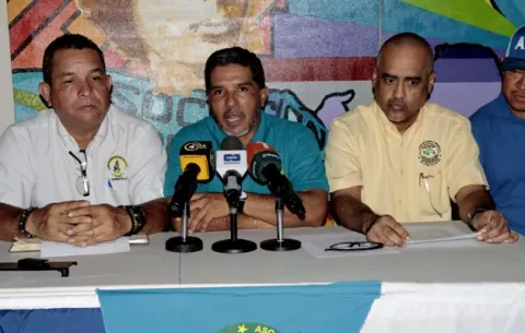 Docentes lanzan advertencia a las autoridades con piquete