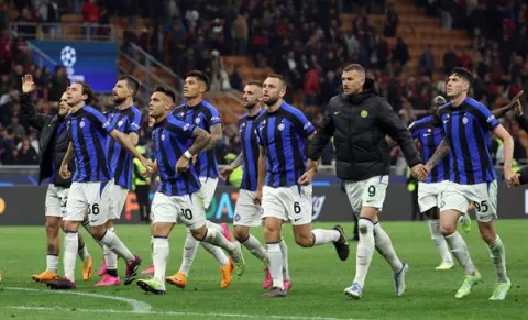 Inter atropella al AC Milan en la Champions