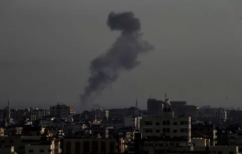 Israel y milicias palestinas de Gaza reanudan el intercambio