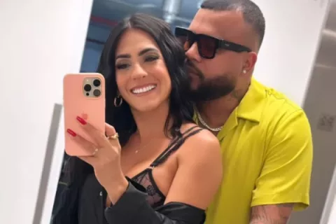 Jacky Guzman y Dímelo Flow destilan amor en las redes