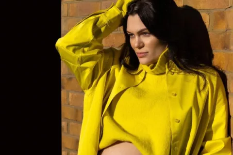 Jessie J le da la bienvenida a su primer hijo