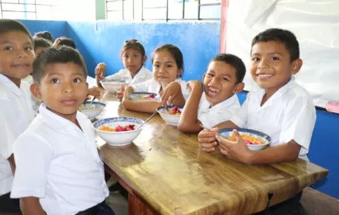 Meduca reitera que kioscos deben dar alimentos saludables