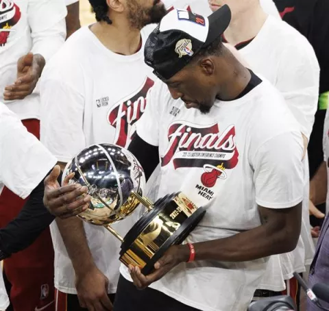 Adebayo ya piensa en Jokic en las finales de  la NBA