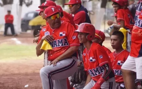 Panamá vende cara su derrota ante México
