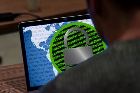Riesgos de ciberseguridad de los dispositivos de Internet de las Cosas (IoT) en el lugar de trabajo