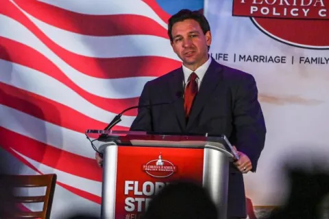 Inmigración podría ser piedra angular de campaña de DeSantis