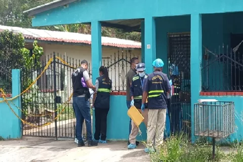 Extranjera asesina a su pareja al cortarle el cuello
