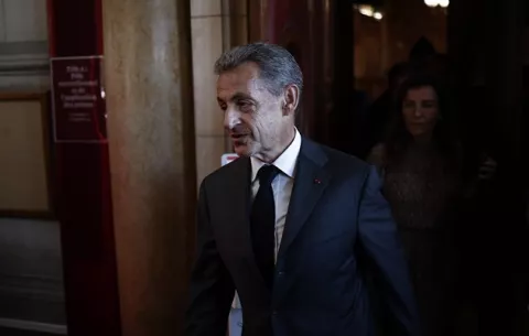Nicolas Sarkozy fue condenado  a tres años de cárcel