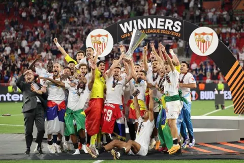 Sevilla levanta el título de la Europa League