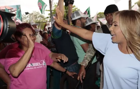 Yanibel Ábrego inicia campaña como precandidata presidencial