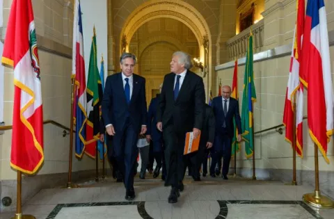 EE.UU. elogia a países de LA por contener la migración