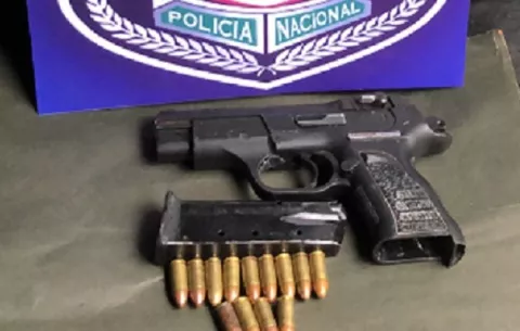 Dan golpe al microtráfico y preso por tener arma de fuego