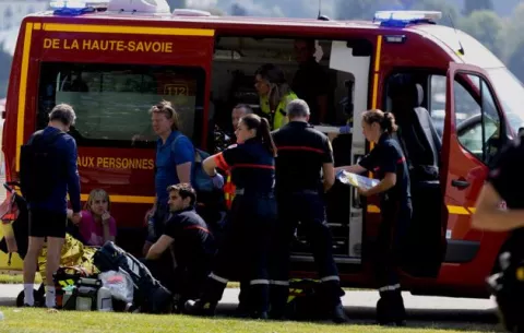 Cuatro niños graves por apuñalamiento en Francia