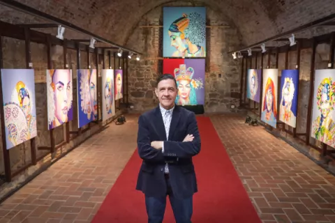Azael Pitti: El artista detrás de 'La fuerza de la línea y el color'