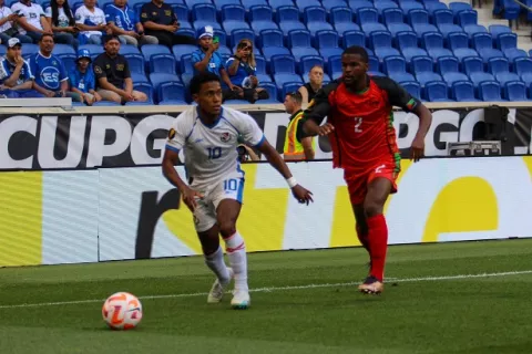 Panamá vence a Martinica 2-1 y pisa firme en la Copa Oro