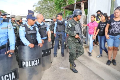 Matanza de 46 presas, muestra cárceles deshumanizantes en CA