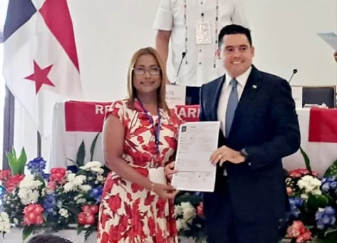 Carrizo es proclamado oficialmente como candidato del PRD