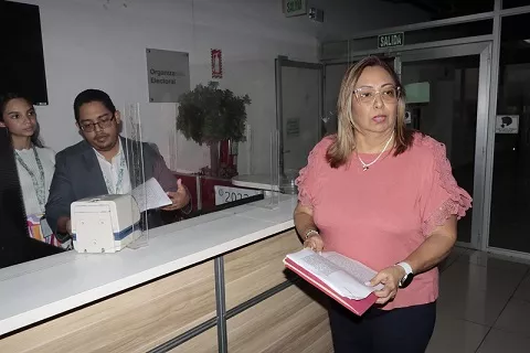 Yanibel Ábrego presenta apelación en el Tribunal Electoral