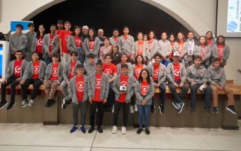 Estudiantes enfrentados en olimpiadas de ciencias espaciales