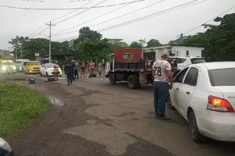 Vuelven a cerrar la carretera Panamá-Colón exigiendo agua