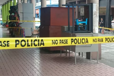 Un hombre de 50 años recibe dos puñaladas en calle 11 Colón