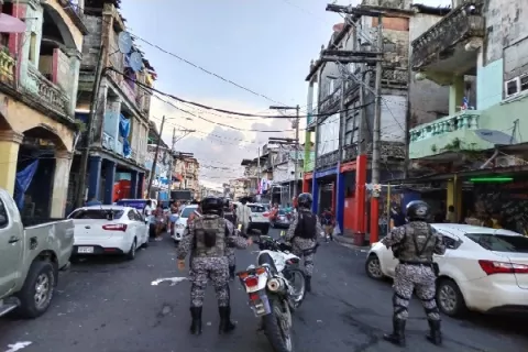 Roban con arma blanca más de $300 en una farmacia en Colón