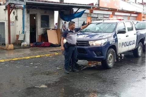 En pleno aguacero acaban con la vida de un hombre en Colón
