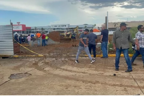 Obrero muere aplastado por la retroexcavadora que conducía