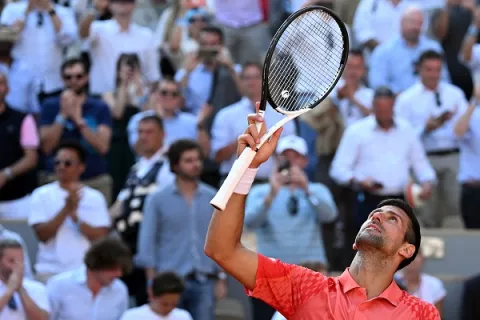 Djokovic, a una semifinal de Grand Slam de Federer